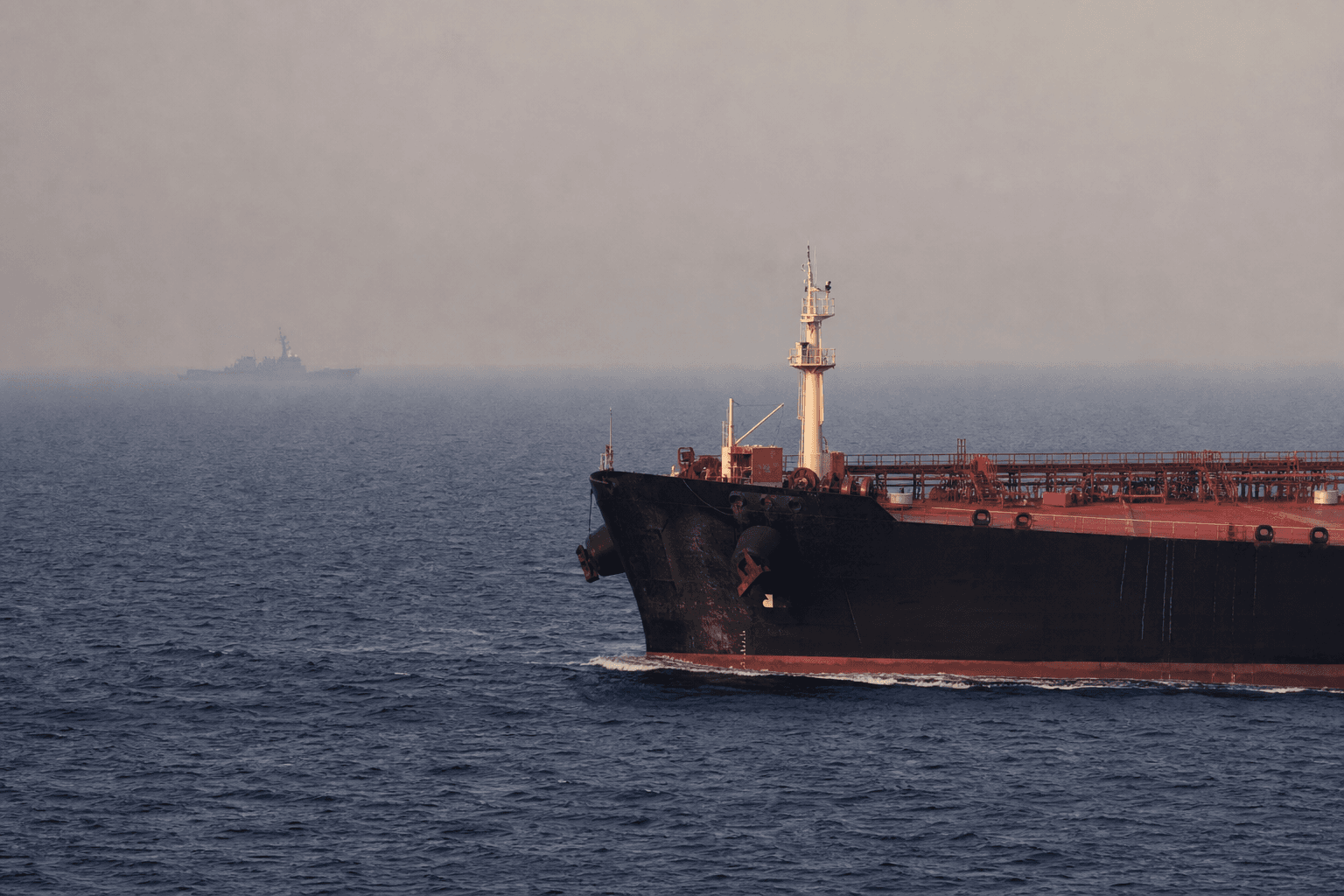 DAX rutscht unter 25.000 Punkte: Vierter US-Schlag gegen Iran treibt Ölpreise nach oben