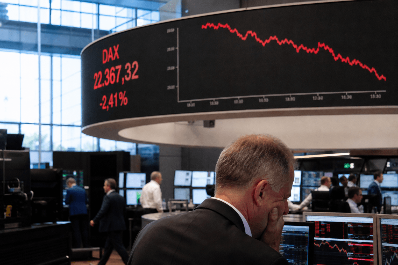DAX rutscht unter 25.000 Punkte: Warum Infineon und der Ölpreis die Rally stoppen