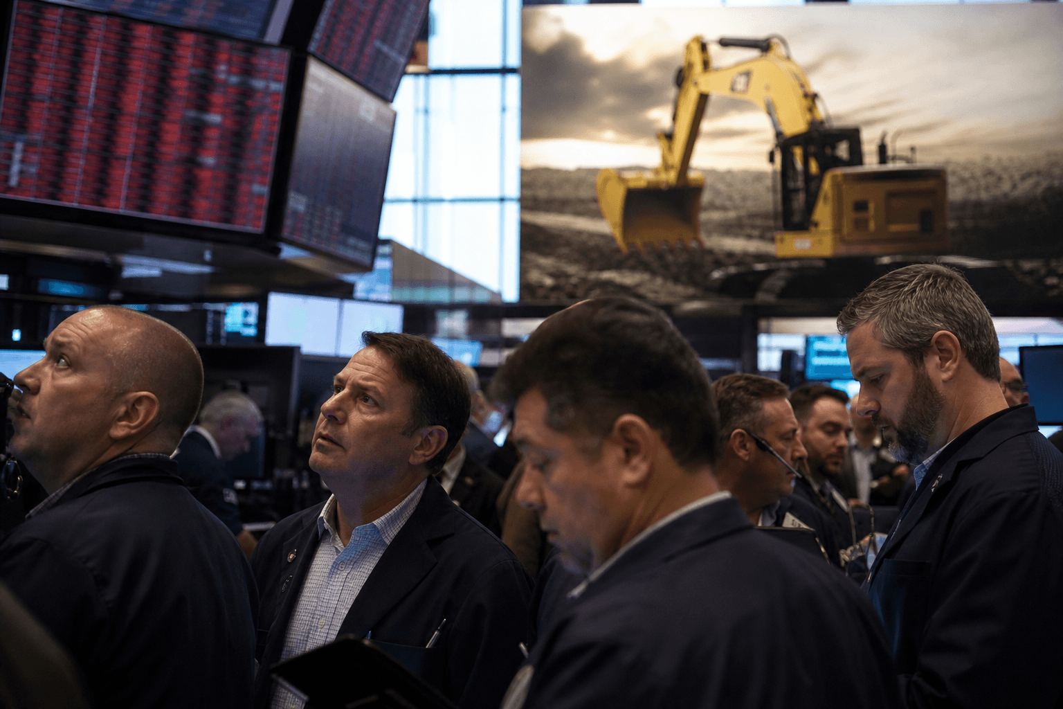 Fed-Protokoll zeigt einstimmigen September-Entscheid: Warum Caterpillar zum größten Dow-Verlierer wird